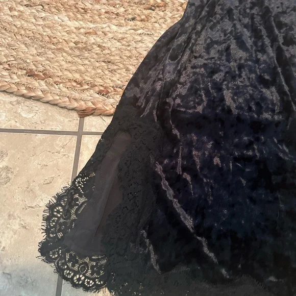 BLACK VELVET AND LACE TRIM MIDI SLIP DRESS - Picture 2 of 6